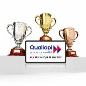 Podium avec trois trophées représentant le meilleur certificateur