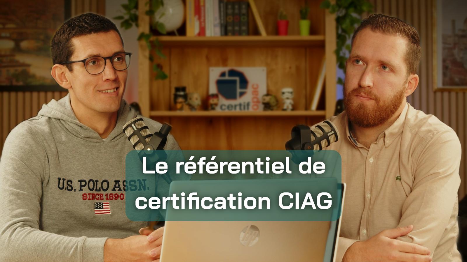 Deux personnes présentent le référentiel de certification CIAG